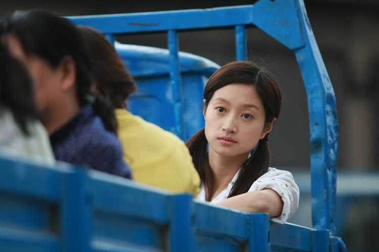 免费观看《爱在苍茫大地》完整版 | 在线高清无广告 | 长尾词:免费看剧、李幼斌主演、西北家族情感大戏