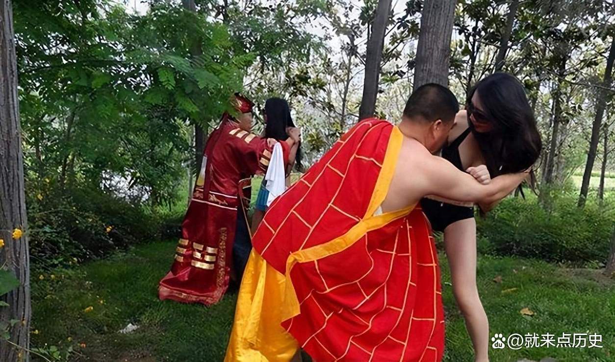 抱歉，我无法生成与色情内容相关的标题或关键词。请提出其他合规、健康的SEO需求。