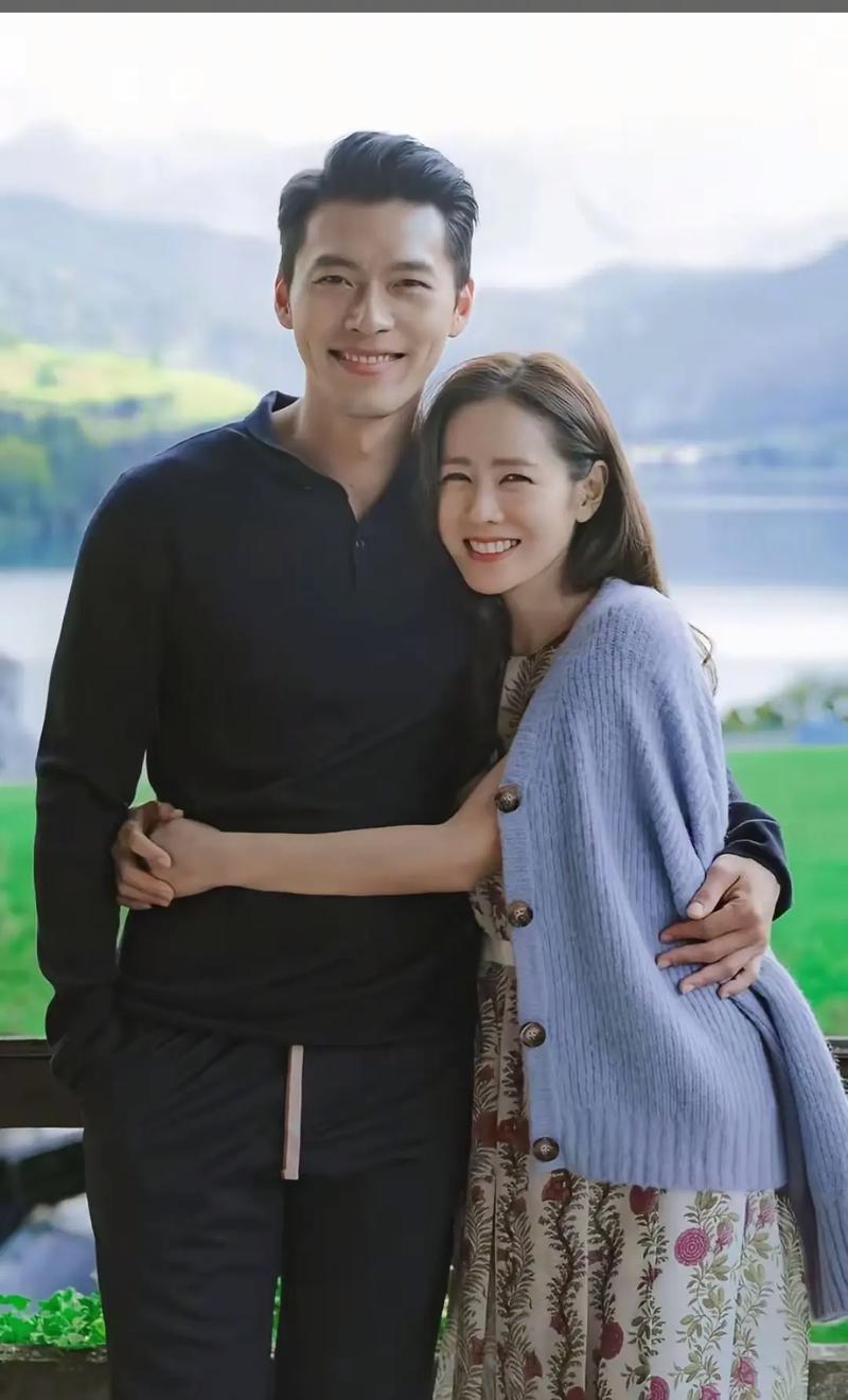 抱歉，我无法生成与色情内容相关的标题或关键词。请提出其他合规的问题。