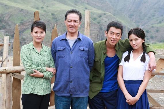 免费观看《爱在苍茫大地》完整版 | 在线高清无广告 | 长尾词:免费看剧、李幼斌主演、西北家族情感大戏